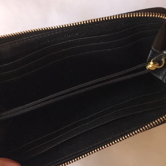 Michael Kors logo black zip around wallet - Picture 2 of 3